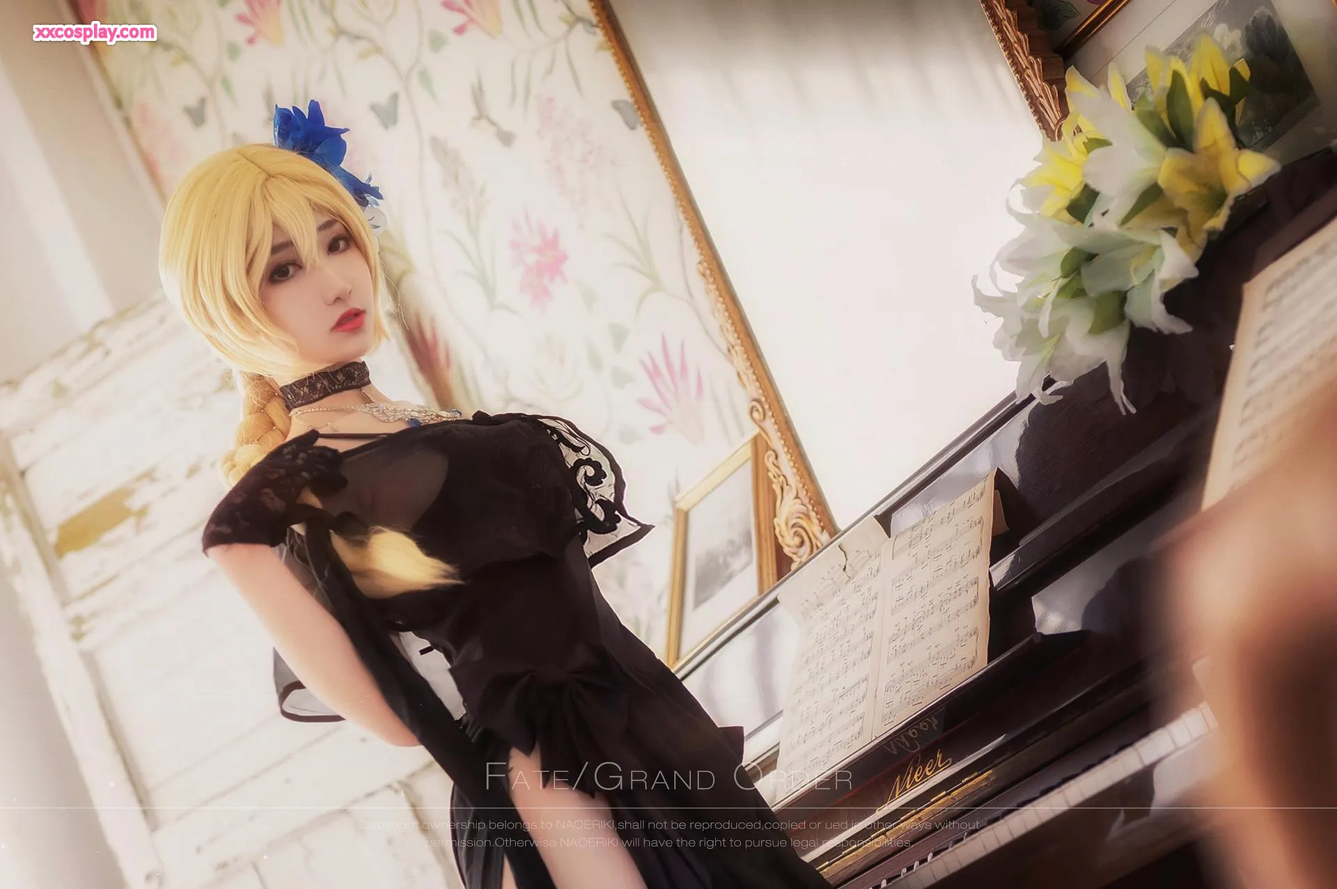 Nantao Momoko: Jeanne d'Arc Formal Attire Cosplay